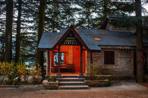 Dalhousie House | Mountain View 3bhk Near Mall Road Deodar Retreat