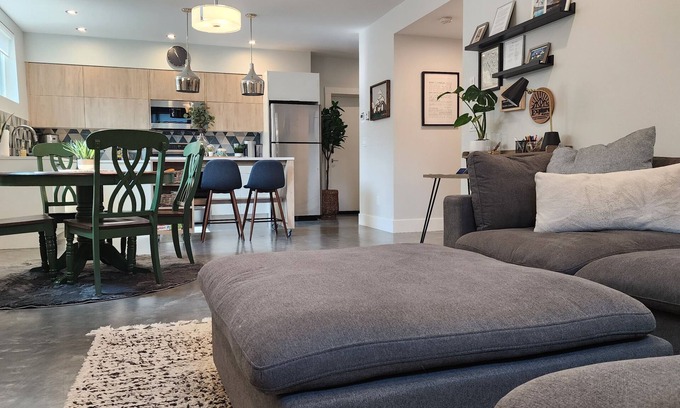 Dead Man's Flats House | Mountain-View Retreat | Pet-Friendly 1-Bedroom Suite