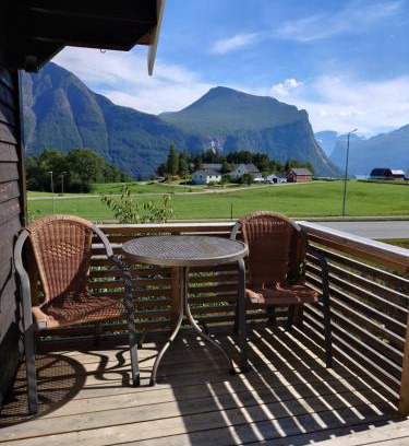 Andalsnes House | Mountain view cabin