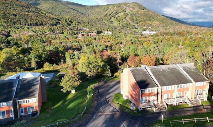 Hunter House | Mountain View Chalet - Sleeps 10