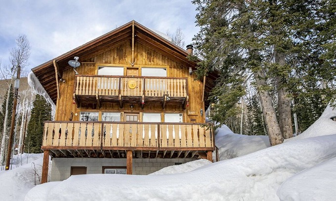 Salt Lake Mountain Resorts Cabin | Mountain View Chalet by Cottonwood Lodging