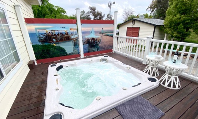 Temecula Cottage | Mountain-view cottage with private hot tub, alfresco deck, W/D & central AC