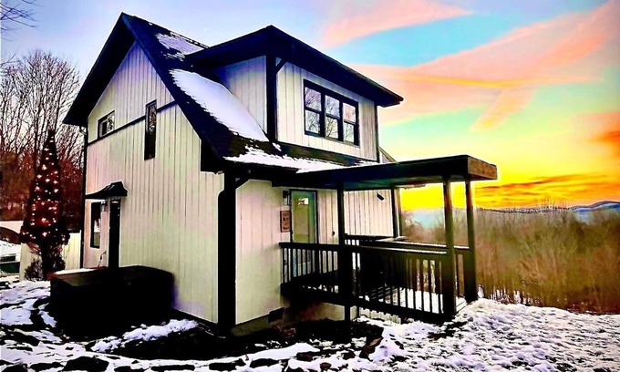 Zionville Cottage | Mountain View Cottage, Hottub, Private pool, Jacuzzi