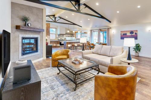 Flagstaff House | Mountain View Haven