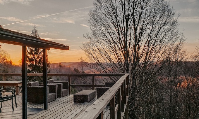 Wolf Laurel Cabin | Mountain View~ Hot Tub ~ Pool ~ Arcade ~ Firepit ~ Ample Parking ~ Hatley Pointe