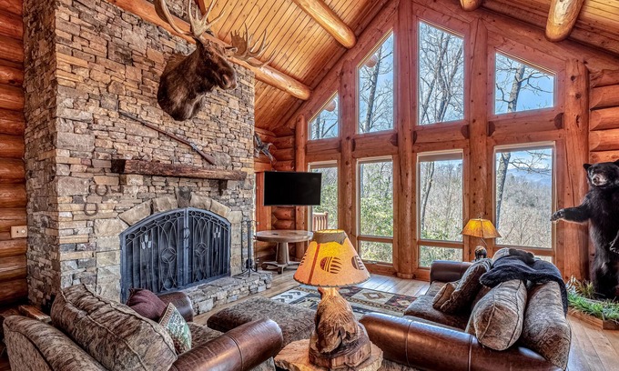 Franklin House | Mountain-view log home with hot tub, firepits, pool table & air hockey