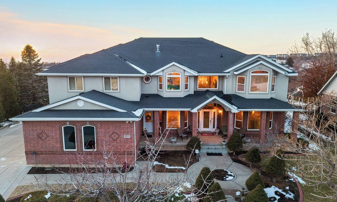 Layton House | Mountain View Mansion in the foothills of Utah