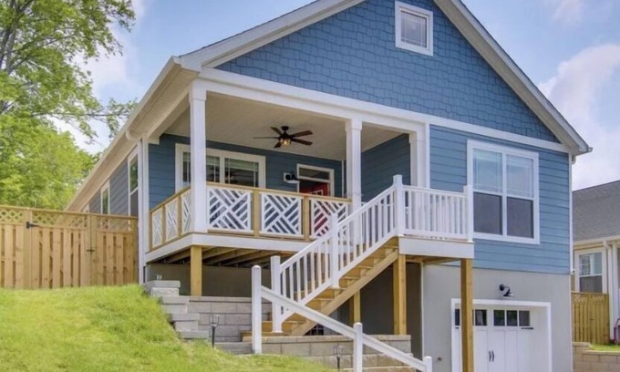 Black Mountain House | Mountain Views! Cooper’s Ridge in Black Mountain, NC - 15 mins to Asheville!