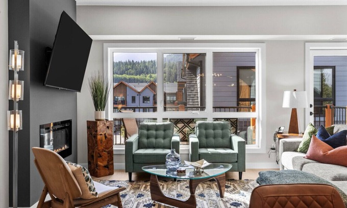 Dead Man's Flats Apartment | Mountain Views | Pool & Hot Tub | Chic Interior