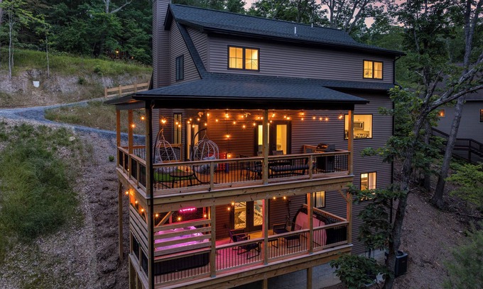 Massanutten House | Mountain Views, GameRoom, HotTub MiniGolf, FirePit