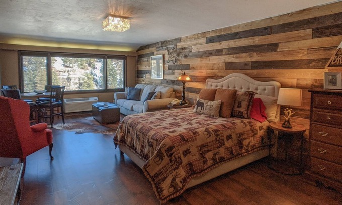 Purgatory Cabin | Mountain Views - Golf - AC/Pool/Hot Tub - Ski Shuttle - Lodge #325