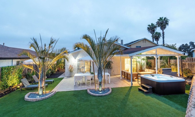 Bay Terraces House | Mountain Views/Hot Tub/Arcade Games/Luxury Home!