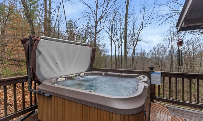 Ellijay Cabin | Mountain Views, Hot Tub + More! - Deer Crossing
