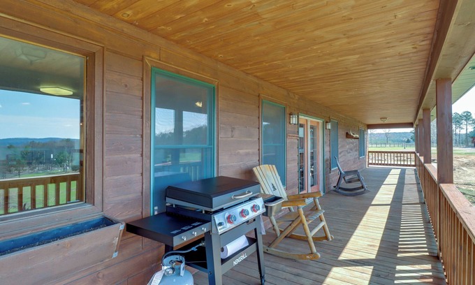 Fairfield Bay Cottage | Mountain Views + Shared Pool: Ozarks Family Home