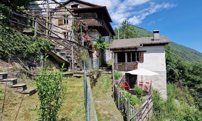 Lunecco House | Mountain worlds behind Lake Maggiore