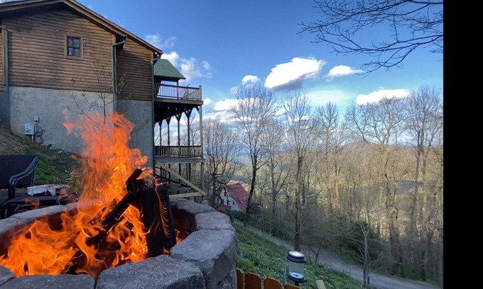 Wolf Laurel House | Mountaintop Cabin, Clean and Safe, Asheville Area, 4,500 elevation, Big Views