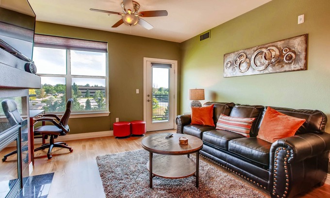Englewood Condo | MountainViews Walk 2 Lightrail Luxury Condo in DTC
