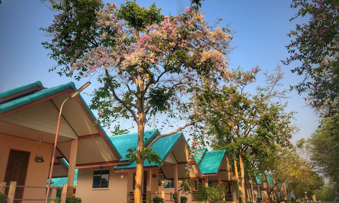 Phatthana Nikhom Hotel | Mourakot Resort
