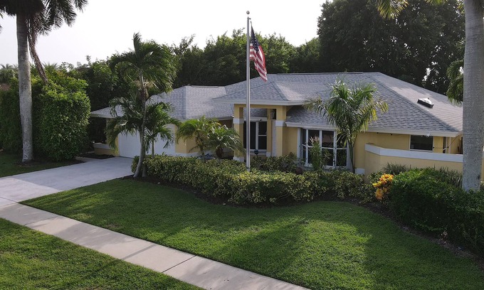 Greenview Shores House | Movie theater home 5 minutes from the horse capital of the world.