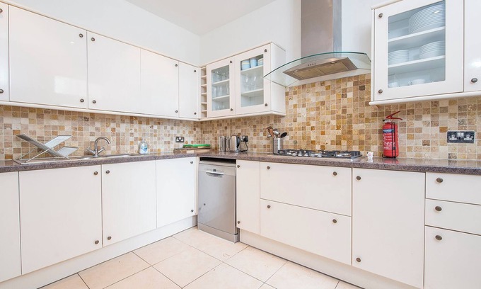 Fishguard Cottage | Mowbray House, Holiday Cottage Fishguard, Sleeps 6, 3 bedrooms, bathrooms