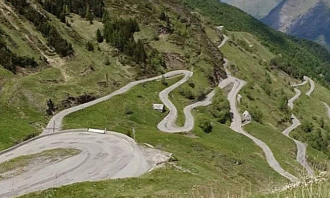 Sarrancolin House | MSK65 Accommodation for 10 in the heart of the Pyrenees Mountains