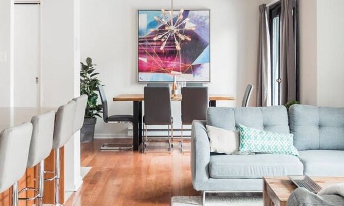 Plateau Mont Royal Apartment | MTLVR #03 | Prime Plateau location for up to 6!