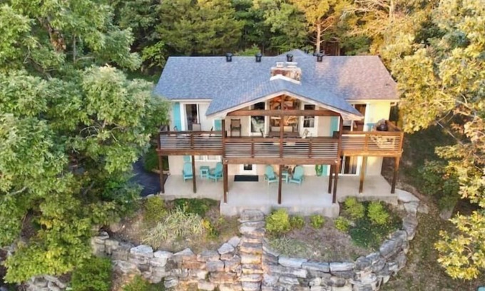 Marmaros House | Mtn and Lake Views/Serene porches for family time!