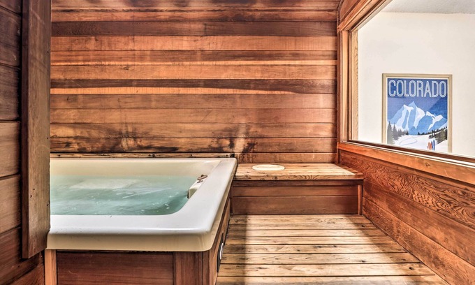 Silvercreek Condo | Mtn View Granby Condo w/In-Unit Hot Tub!