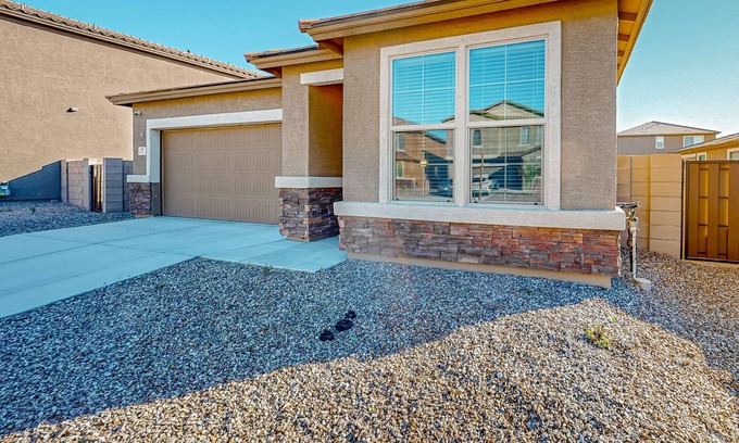 Tucson House | Mtn-view home with outdoor pool, enclosed patio, washer/dryer, streaming