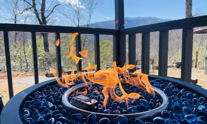 Gatlinburg Cabin | Mtn View, Outdoor Fire Pit, Privacy & Location ❤️