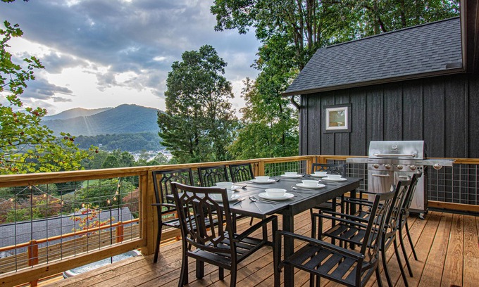 Waynesville Cabin | Mtn views - Hot -tub - Ice -bath - Fire- pit - Wifin