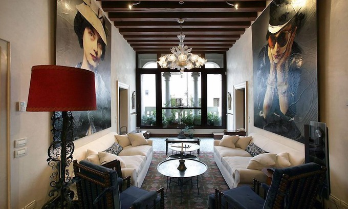 Castello Apartment | Muazzo Palace:Balcony Canal sleeps 8 gym sauna .small deposit. Luggage storage