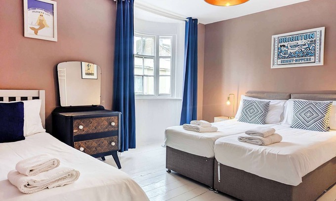 Kemptown Apartment | Mucky Duck House | by Brighton Holiday Lets