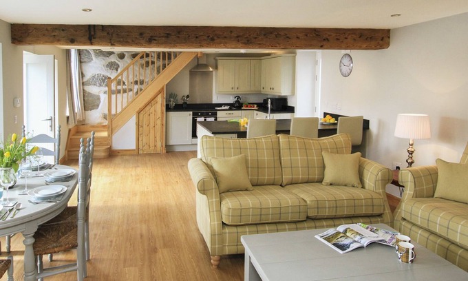 Menai Bridge Cottage | MULBERRY COTTAGE, pet friendly, with open fire in Pentraeth