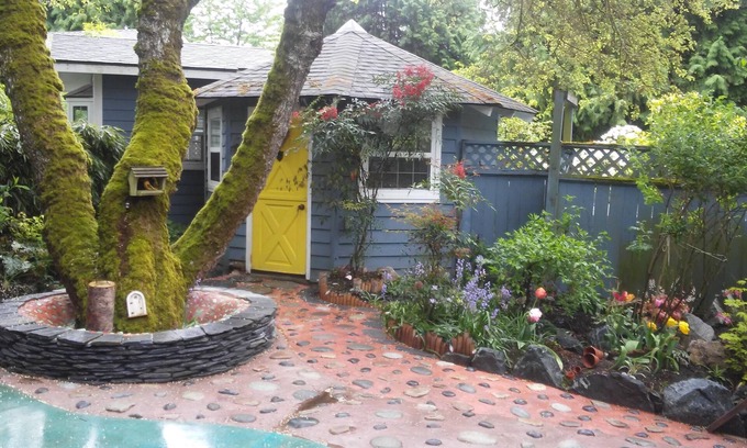Cordova Bay Cottage | Mulberry Cottage - Self Contained - Hot-Tub - Sleeps 2-3