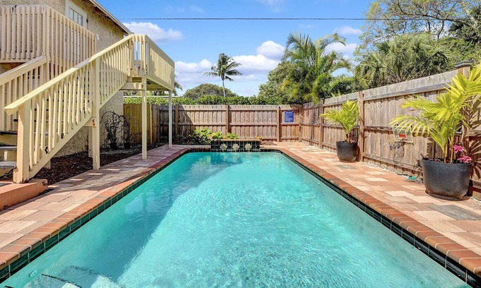 Palm Beach - West Palm Beach House | Multi-Family Cottages with private heated pool - 2mi. from beach
