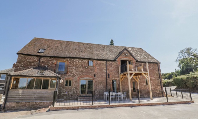 Hay-on-Wye Cottage | MUNDERFIELD MILL, pet friendly, with open fire in Bishop's Frome