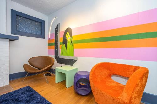 Central Oklahoma City Apartment | Mural studio-near Plaza District