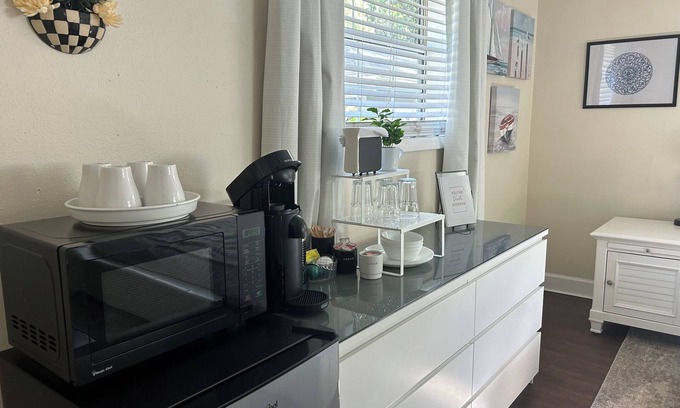 Murray Hill Apartment | 'Murray Hillton'- Cozy 1-bedroom guest suite with private access