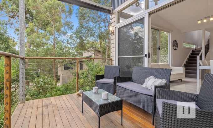 Murrays Beach House | Murrays Lakeshore Getaway - Near Lake, Pool, Cafe!