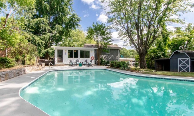 Glengarry House | Music City Megastar - Private Pool & Hot Tub
