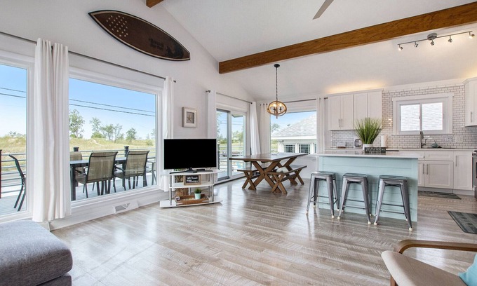 Bluffton House | Muskegon Beach House Oasis With Pool!