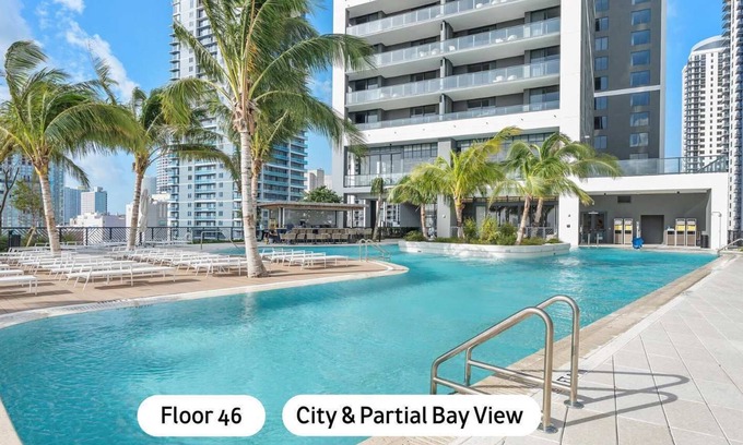 Flagami Apartment | MVR Ultra-High Floor Retreat with Balcony