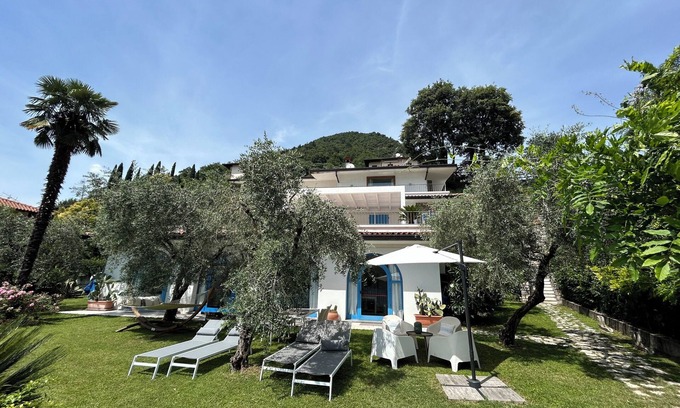 Peschiera Maraglio Apartment | MY HOME IN MOUNT ISLAND-Apartment facing Lake Peschiera Maraglio