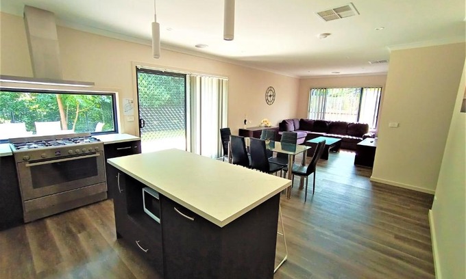 Albury House | My Place in Albury