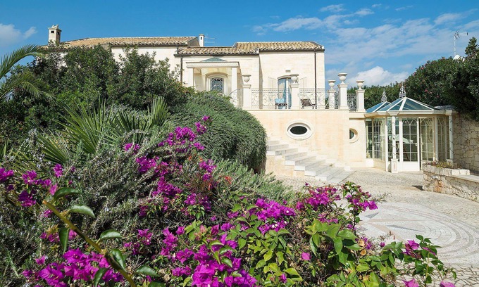 Donnalucata Villa | My Rental Homes - Villa Gemma with wellness area, heated pool, Jacuzzi and hammam