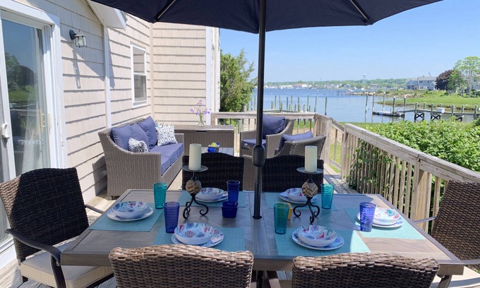 Mystic - New London House | Mystic River Waterfront with Dock, Kayaks and more. Minutes to historic Mystic