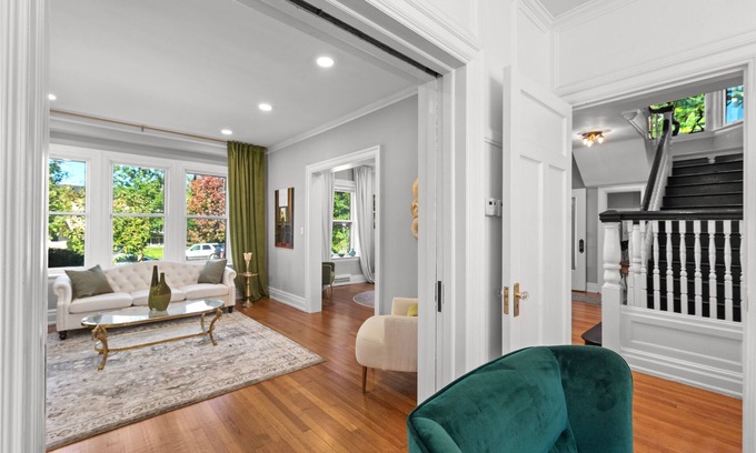 Detroit House | nA charming 5 bedroom home located in the historic district of downtown Detroit