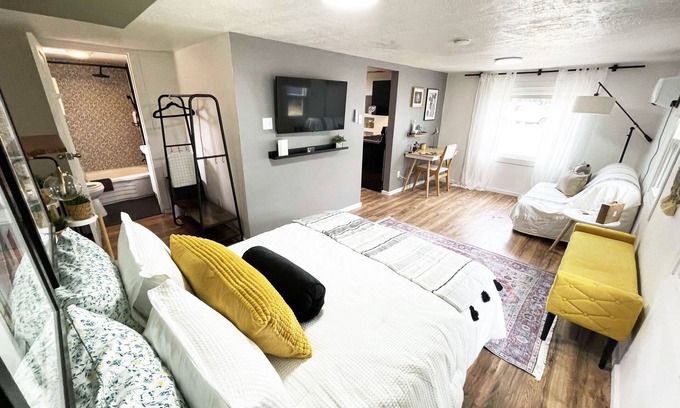 Springville House | Nadia's Cozy Casita: Cute, Convenient & Pet-Friendly