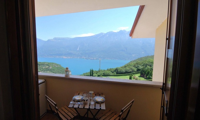 Prabione Apartment | Nadia - Theater Home, with garden and marvellous lake view